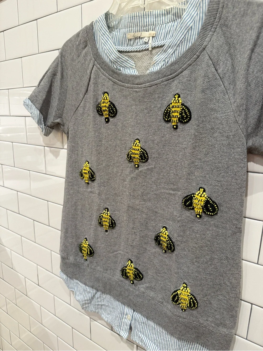 Anthropologie Floreat Gray Short-Sleeve Sweatshirt with Yellow Bee Embroidery - Picture 3 of 5